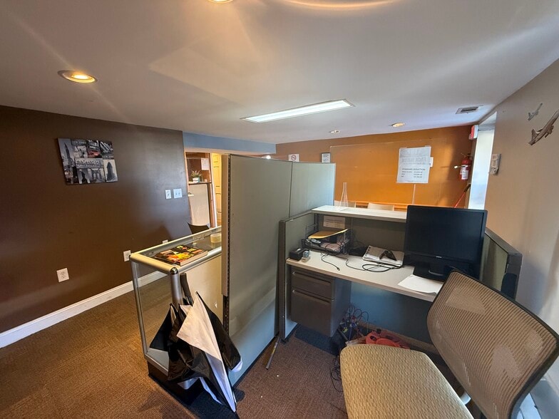 More Photos Of 5309 Kenilworth Ave, Riverdale Office For Sale