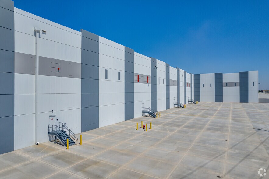 More Photos Of 16155 W Elwood St, Goodyear Distribution For Lease