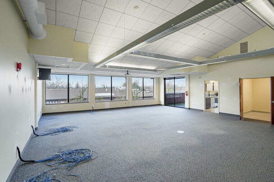 More Photos Of 2965 Ryan Dr SE, Salem Office For Sale