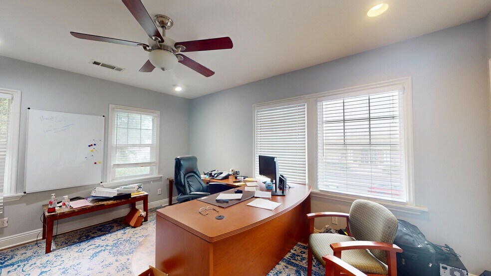 More Photos Of 400 W Yosemite Ave, Madera Office For Sale