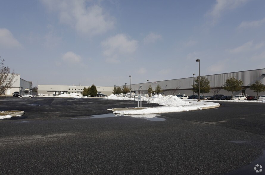 More Photos Of 35 Commerce Way, Dover Warehouse For Lease