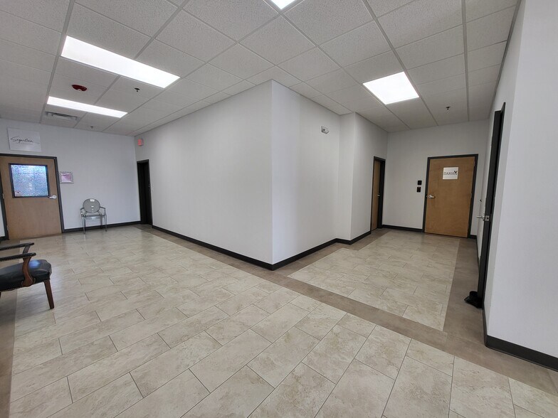 More Photos Of 2613 Main St, Joplin Medical For Sale