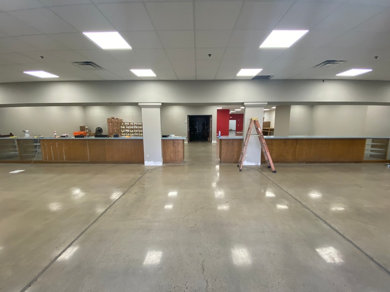 More Photos Of 133 W 1st Ave, Mesa Showroom For Lease