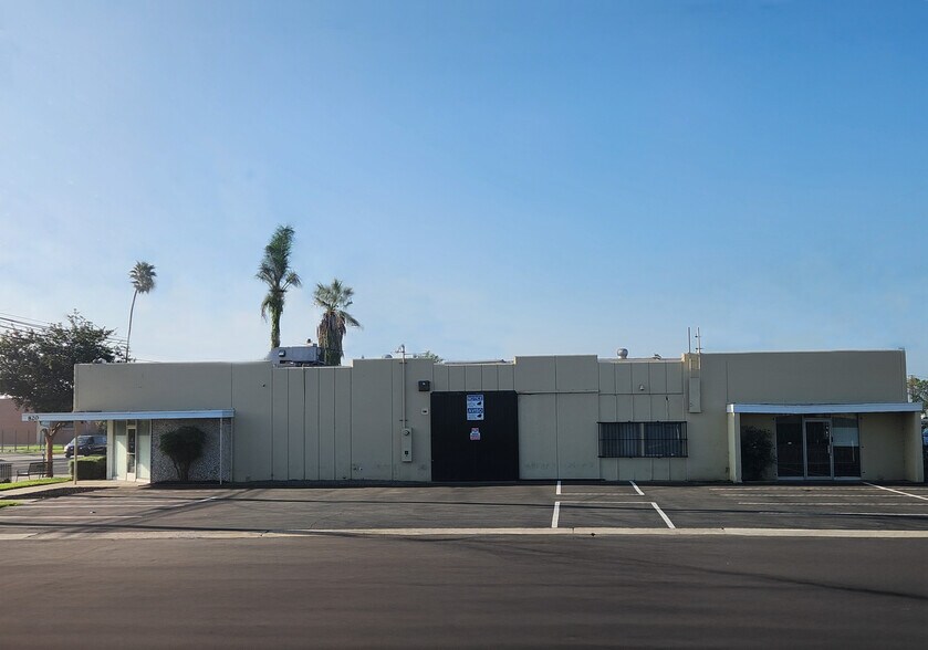 Primary Photo Of 820 S Grand Ave, Santa Ana Warehouse For Lease