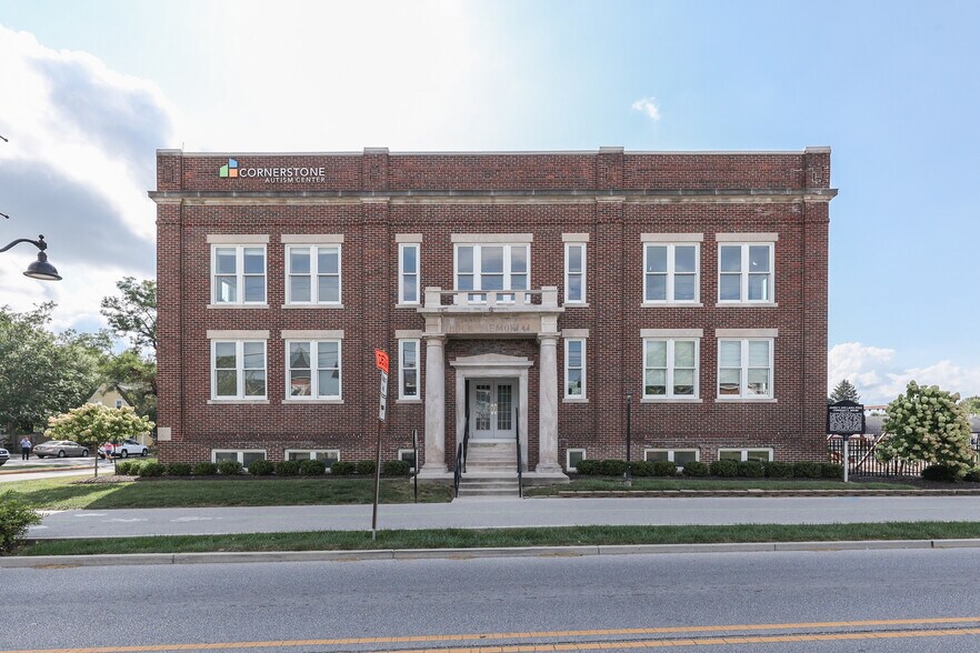 More Photos Of 2 N Madison Ave, Greenwood Loft Creative Space For Lease