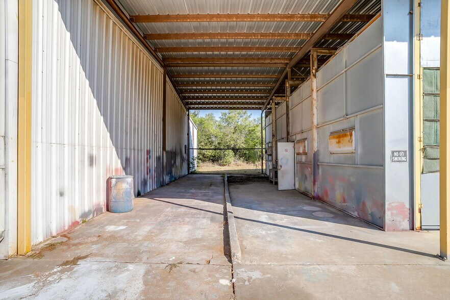 More Photos Of 3550 N Main St, Cleburne Industrial For Sale