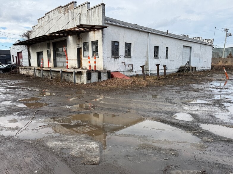 Primary Photo Of 10 Spencer Ct, East Hartford Warehouse For Lease
