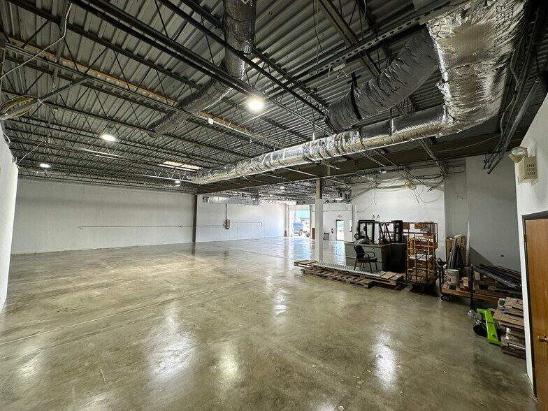 More Photos Of 432 Kelley Dr, West Berlin Light Distribution For Lease