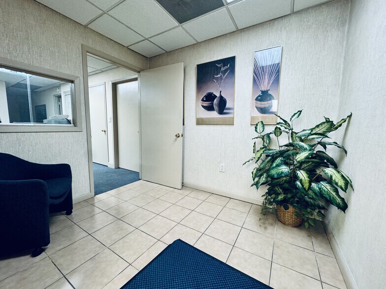 More Photos Of 375 Wyandanch Ave, North Babylon Warehouse For Lease