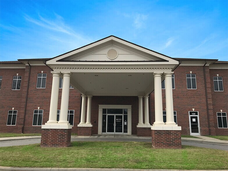 More Photos Of 17220 Northcross Dr, Huntersville Medical For Lease