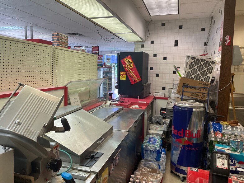 More Photos Of 364 Miracle Mile, Lebanon Service Station For Sale