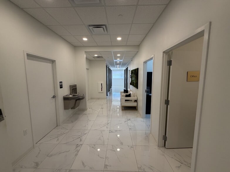 More Photos Of 4305 S Pleasant Crossing Blvd, Rogers Storefront Retail Office For Lease