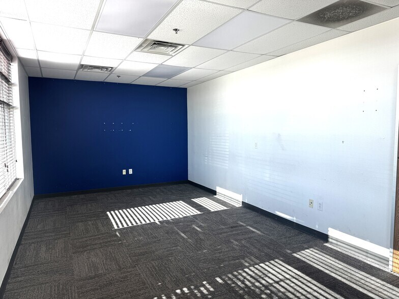 More Photos Of 3395 W Cheyenne Ave, North Las Vegas Light Manufacturing For Lease