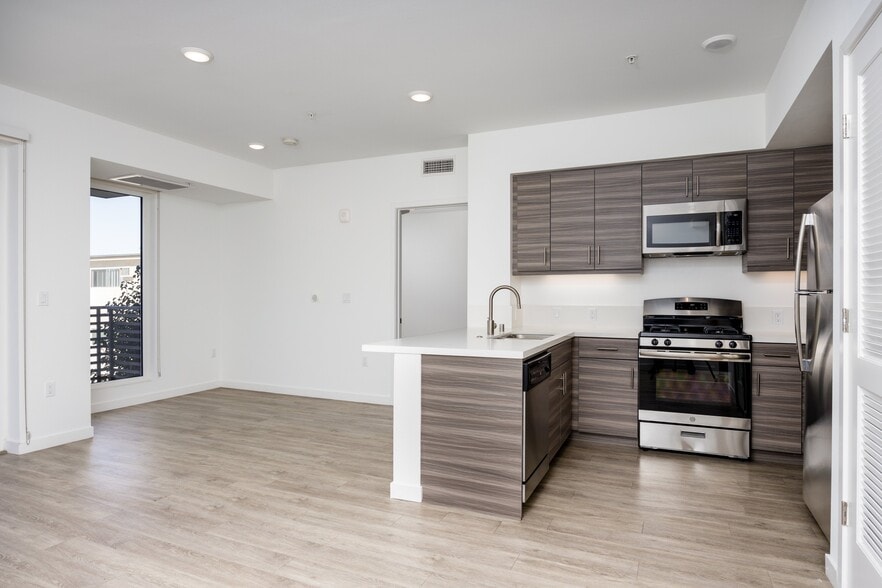 More Photos Of 12035 Wilshire Blvd, Los Angeles Apartments For Lease