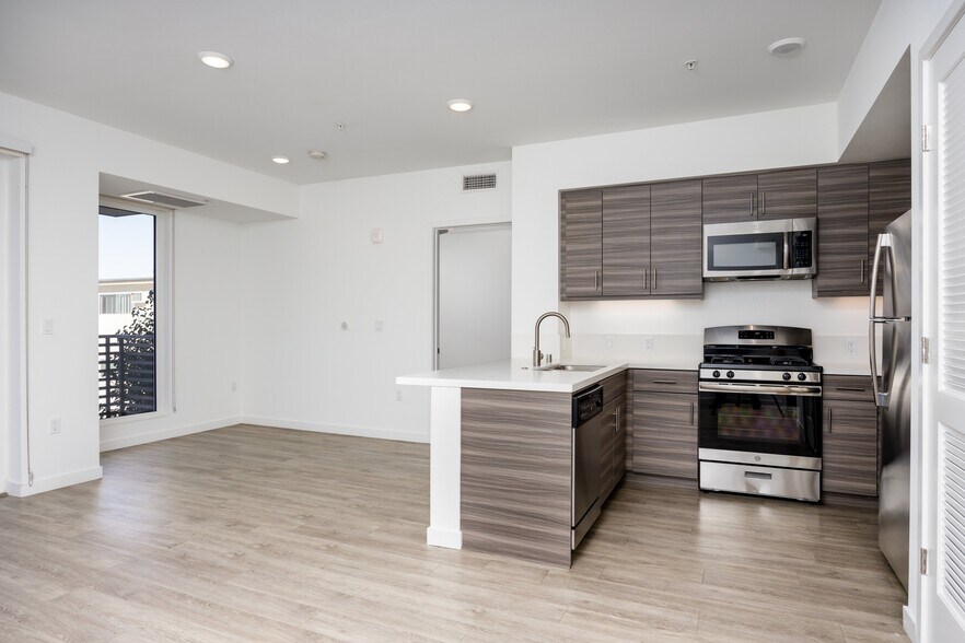 More Photos Of 12035 Wilshire Blvd, Los Angeles Apartments For Sale