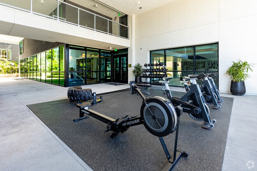 More Photos Of 1331 N Cahuenga Blvd, Los Angeles Apartments For Lease