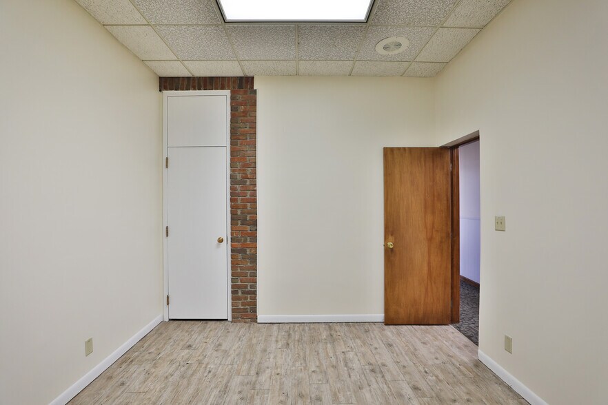 More Photos Of 1600 Sheridan Dr, Lancaster Medical For Sale