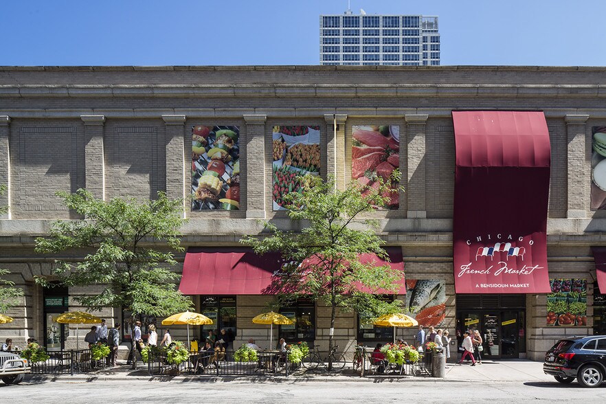 More Photos Of 100-118 N Canal St, Chicago Storefront For Lease