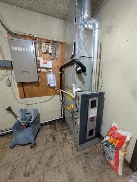 More Photos Of 501 Main, Gas Specialty For Sale