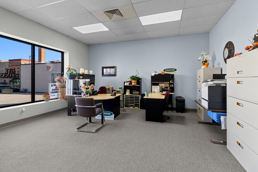 More Photos Of 114-118 E Calhoun St, Woodstock Freestanding For Lease