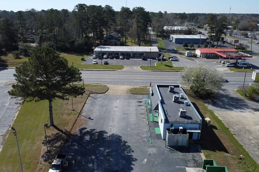 More Photos Of 303 E Oakridge Dr, Albany Medical For Sale