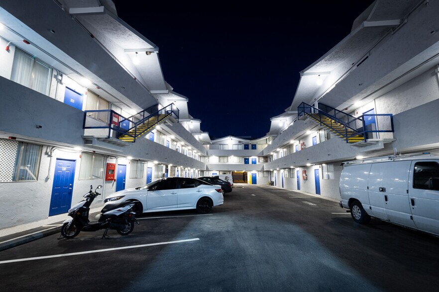 More Photos Of 200 S 8th St, Las Vegas Apartments For Sale