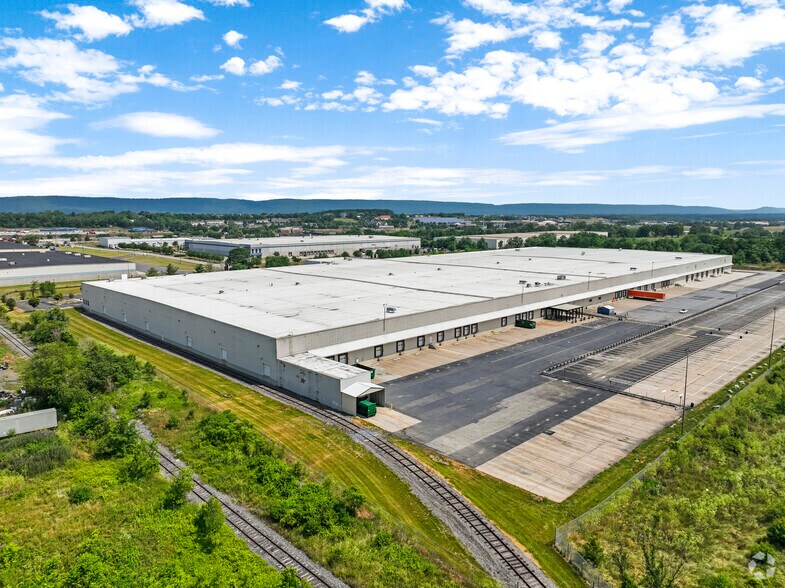 Primary Photo Of 40 Dauphin Dr, Mechanicsburg Warehouse For Lease