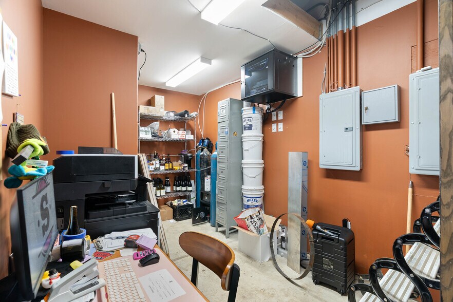 More Photos Of 1031 NE Lafayette Ave, Mcminnville Restaurant For Sale