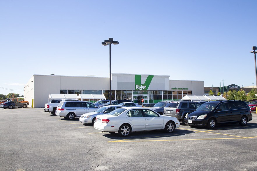 More Photos Of 11050 Saint Charles Rock Rd, Saint Ann Supermarket For Sale