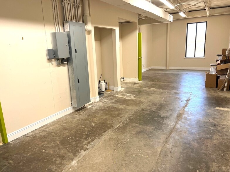 More Photos Of 1410 Apache Dr, Mccomb Freestanding For Sale