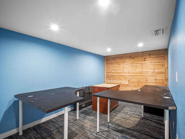 More Photos Of 16299 Cortez Blvd, Brooksville Industrial For Sale