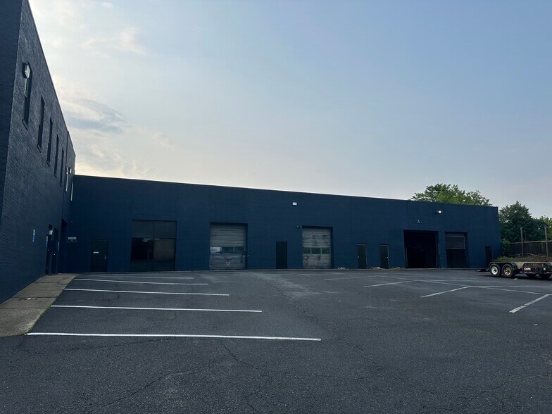 More Photos Of 2811 Old Lee Hwy, Merrifield Service For Lease