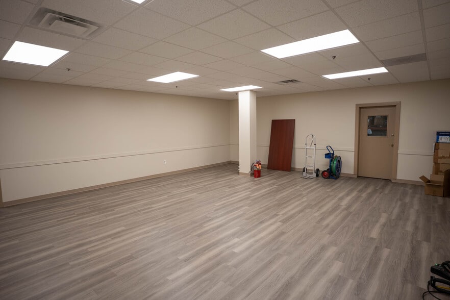 More Photos Of 362 Brickyard Hill Rd, Ruffs Dale Manufacturing For Sale