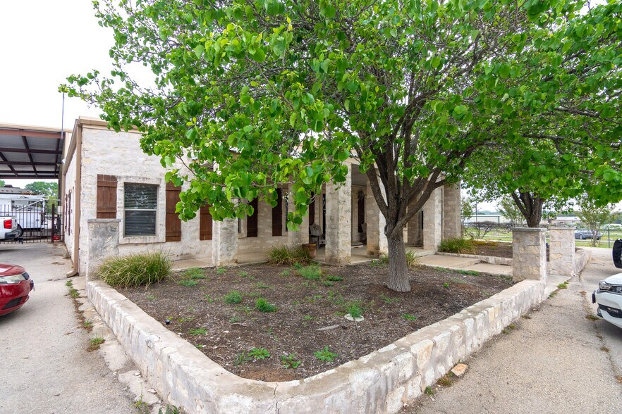 More Photos Of 2520 W Highway 290, Dripping Springs Light Manufacturing For Sale