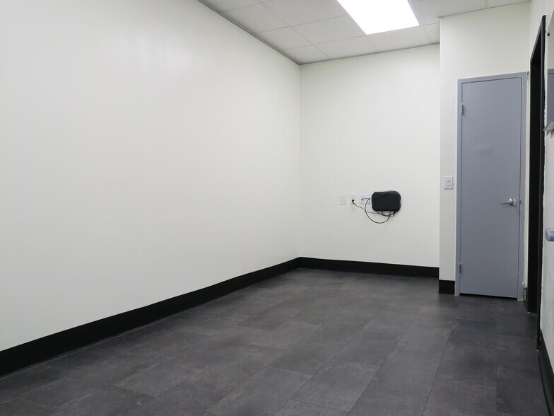 More Photos Of 5830 Star Ln, Houston Light Distribution For Lease