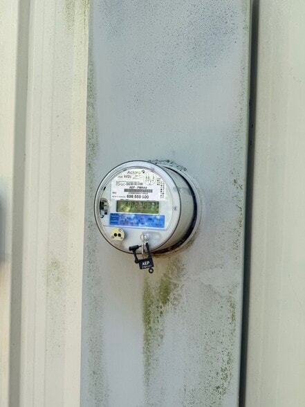 More Photos Of 1310 Commerce St, Marshall Light Distribution For Sale