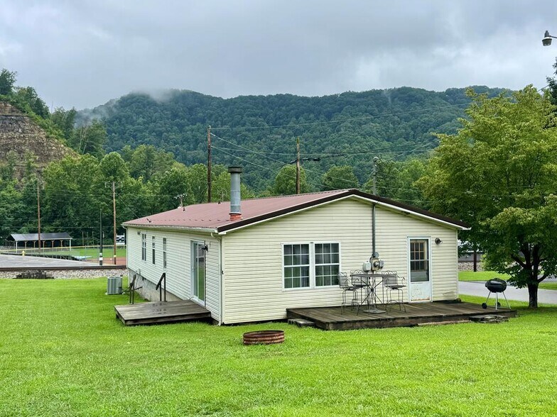 More Photos Of 158 Caloric Rd., Mullens Flex For Sale