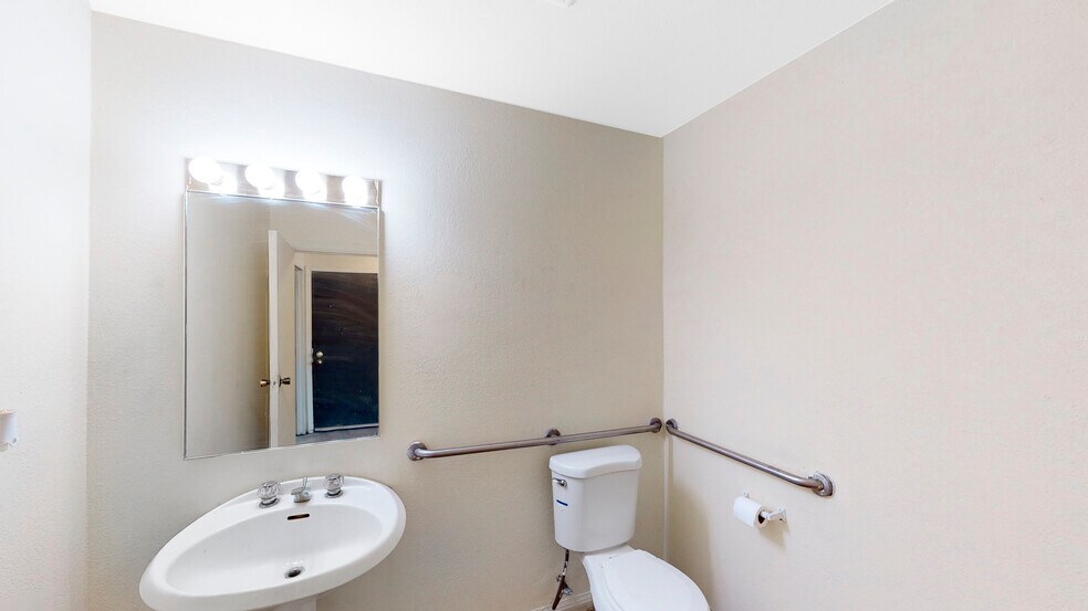 More Photos Of 800 Margaret St, Pahrump Warehouse For Lease