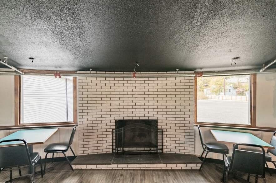 More Photos Of 141 Congamond Rd, Southwick Restaurant For Lease