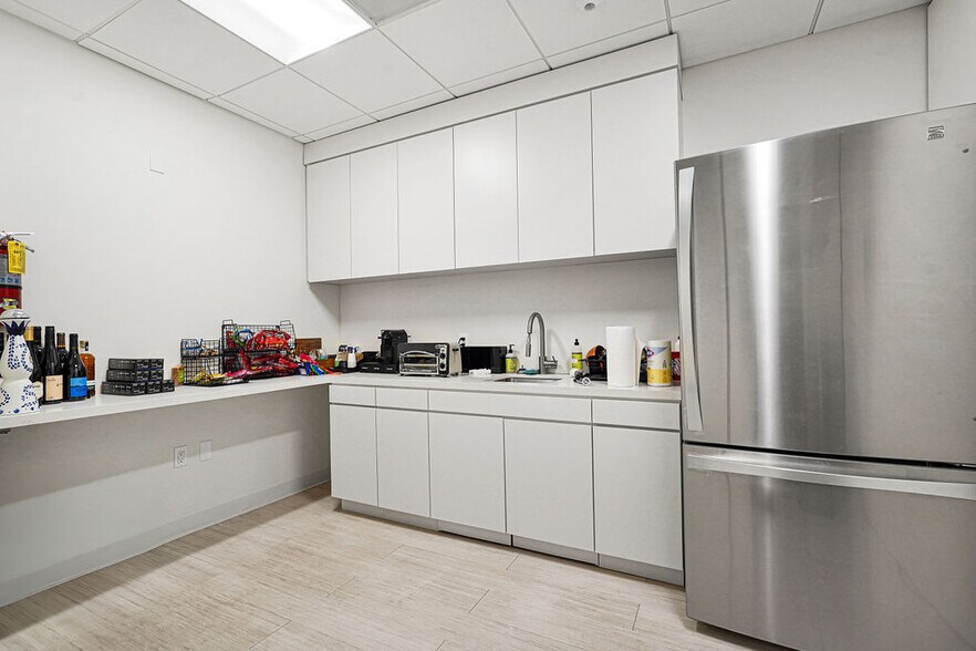 More Photos Of 1 SE 3rd Ave, Miami Office For Lease