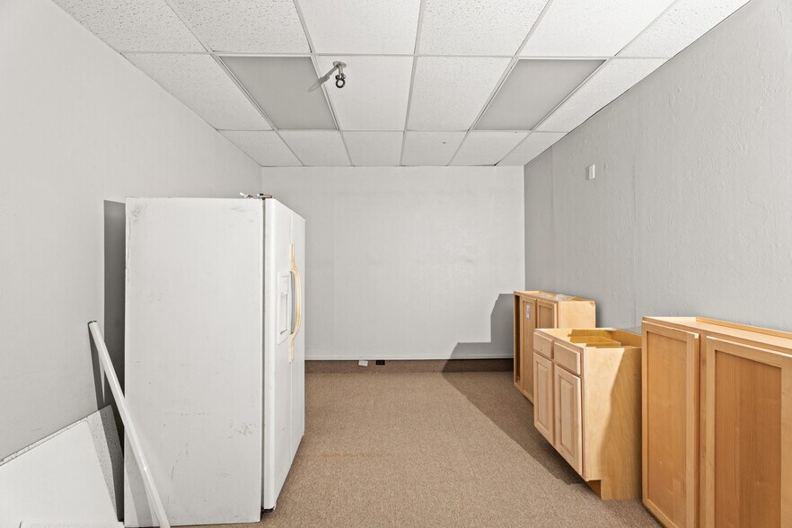 More Photos Of 1212 S Air Depot Blvd, Oklahoma City Office For Sale