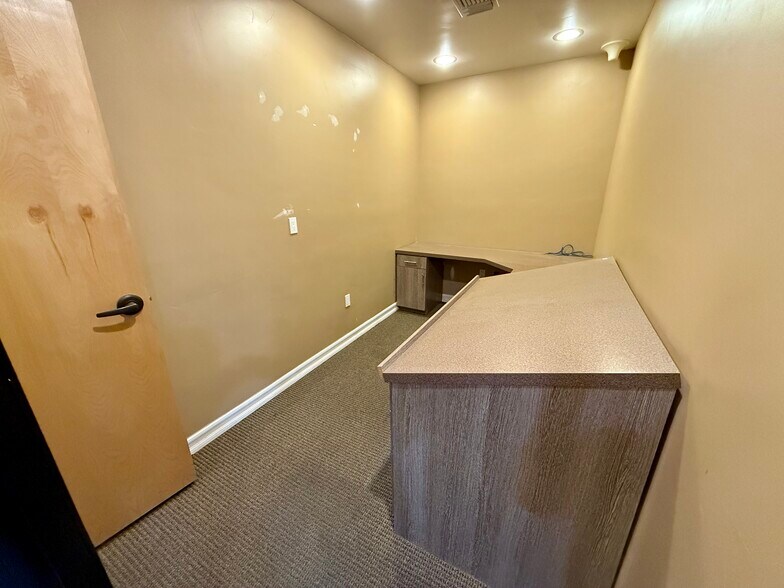 More Photos Of 1280 Rockpebble Ave, North Las Vegas Light Manufacturing For Lease