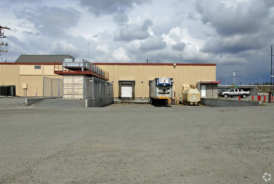 More Photos Of 301 N Santa Claus Ln, North Pole Unknown For Lease