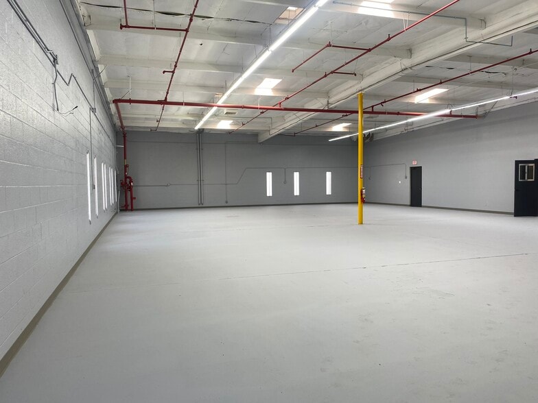 More Photos Of 50 W Hoover Ave, Mesa Warehouse For Lease