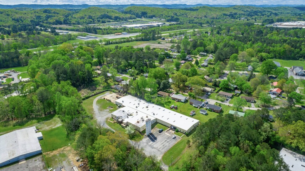 More Photos Of 1129 S Chattanooga St, LaFayette Warehouse For Sale