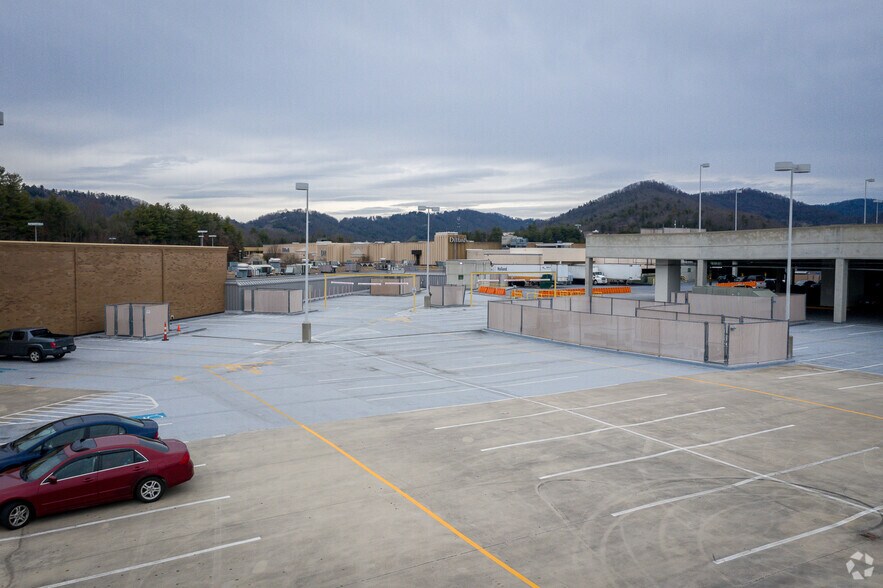 More Photos Of 7 S Tunnel Rd, Asheville Department Store For Sale