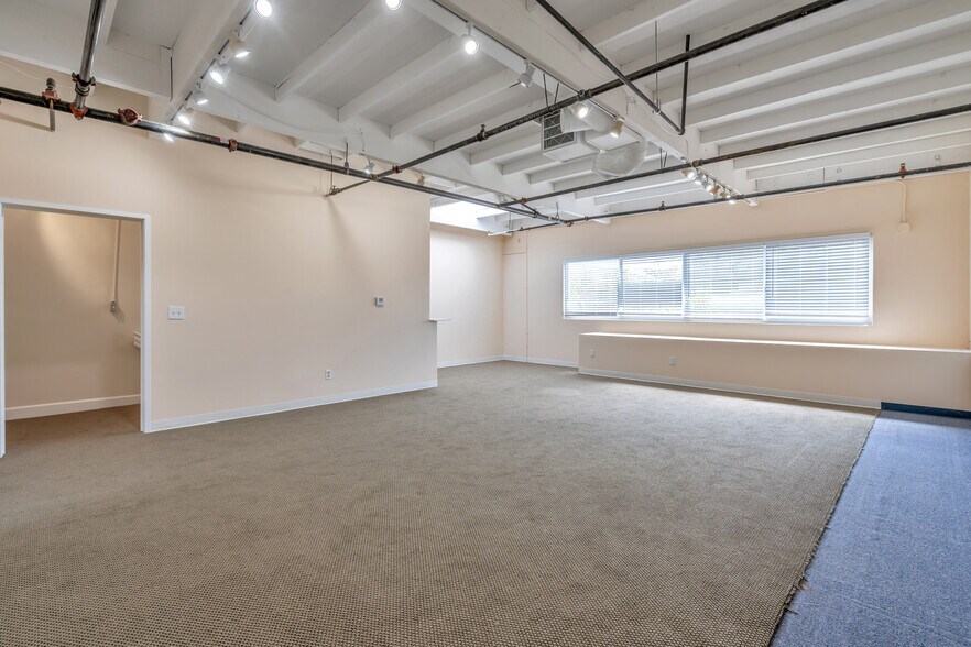 More Photos Of 74 Digital Dr, Novato Warehouse For Sale