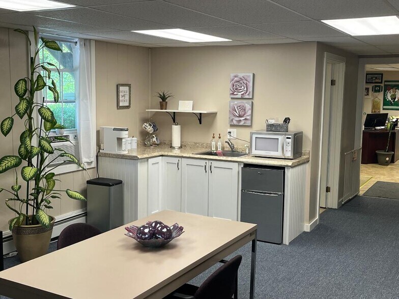 More Photos Of 284 Merrow Rd, Tolland Office For Lease