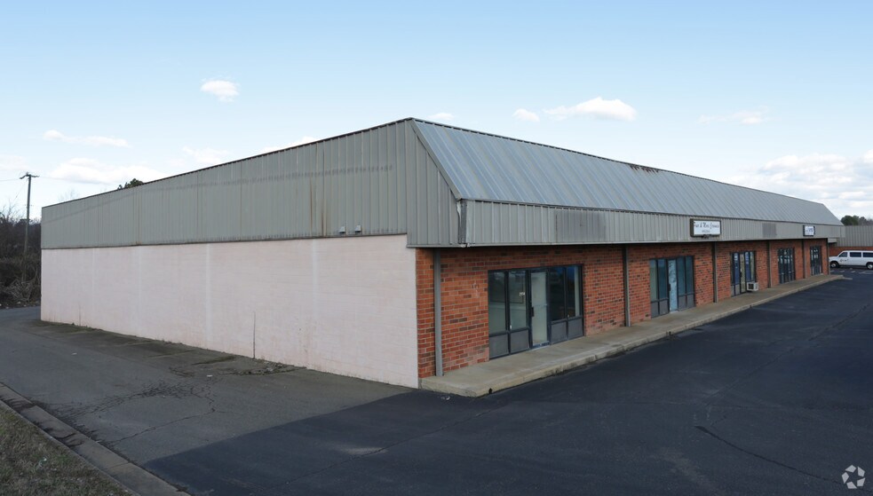More Photos Of 2930-2954 Bells Rd, Richmond Light Distribution For Lease