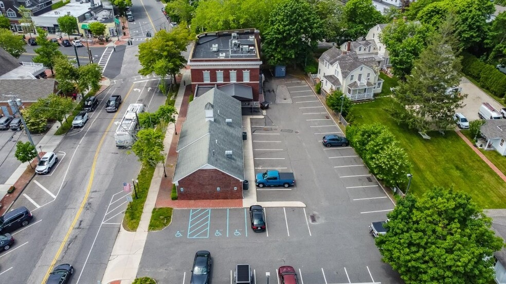 More Photos Of 1 Hampton Rd, Southampton Storefront Retail Office For Sale